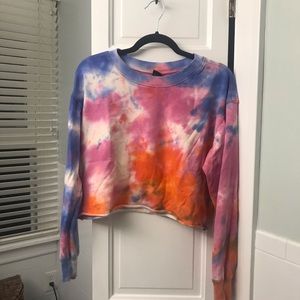 Cropped tie dye sweatshirt